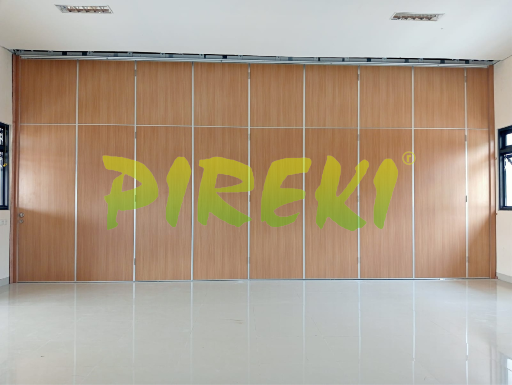 Pintu partisi geser lipat