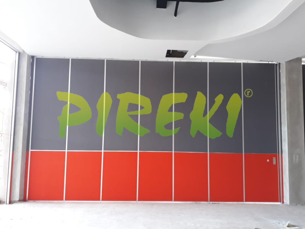 Pemasangan partisi lipat cepat