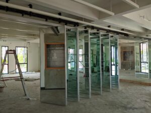 Partisi ruangan Kaca Cermin