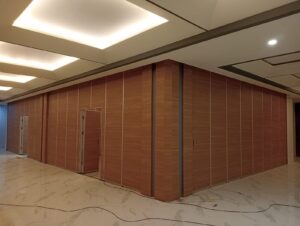 pintu partisi lipat geser ruangan