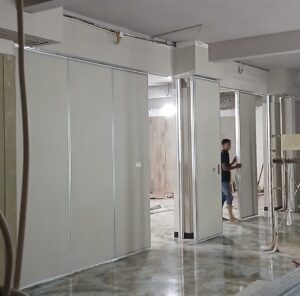 partisi ruangan geser