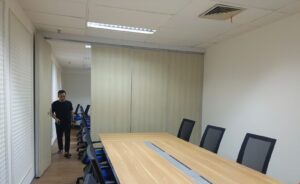 partisi ruangan geser lipat